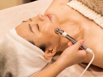 キラ(KIRA)の写真/《インナーマッスルから引き締め》TM3（EMS）を使用したリフトアップ術で内側からキュッとハリツヤUP！