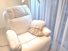 シロ バイ ニコ アイラッシュ(SHIRO by nico eyelash)の雰囲気（半個室でプライベート空間◎リクライニングチェアでゆったり♪）