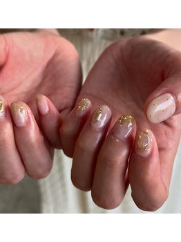 ロカネイルズ(roca nails)/white, gold nuance