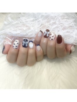 サロン ド ラプワ(Salon de Lapre)/左右非対称ネイル