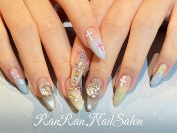 ランラン 池袋(RanRan)/十字架×ビジュー輝きネイル