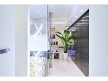 セレーヌ(SEREINE)/白を基調とした高級感溢れる店内