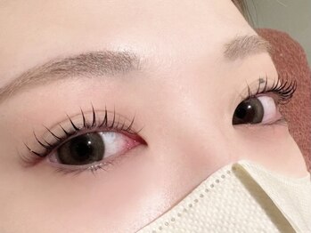 レーヴ(REVE)の写真/ナチュラルだけど華やかにみせたい！そんな欲張りデザインをご紹介♪透明感UPのカラーエクステも◎