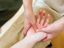 すこやかさん 中野/ハンドマッサージでつぼを刺激
