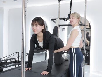 ピケピラティス 西葛西店(pique pilates)の写真/【猫背や姿勢の悪さが気になる方!姿勢改善ピラティス¥14000→¥1000】パーソナルレッスンで姿勢美人に♪