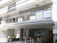 ピアーズ鍼灸整骨院の雰囲気（高倉通から外側の階段を上がって一番奥です）