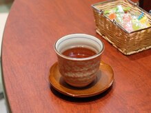 もみ～な 田無店の雰囲気（サービスのもみ～な茶でホッと一息）