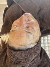 キキ(kiki)/ハーブピーリングすりこみ中