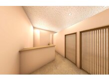 【潤 URUOI】 睡眠・美容鍼灸サロンの雰囲気(シンプルで落ち着く内装で心も体もゆっくり休められる空間です◎)