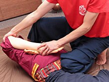 タイ古式 マクリラル/脚と腰回りを柔軟にします