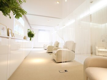 ネイルクルーノーヴル(nail Clou Noble)の写真/ネイル初心者の方も安心◎全席リクライニングでリラックス♪落ち着いた空間の女性専用大人サロンです☆
