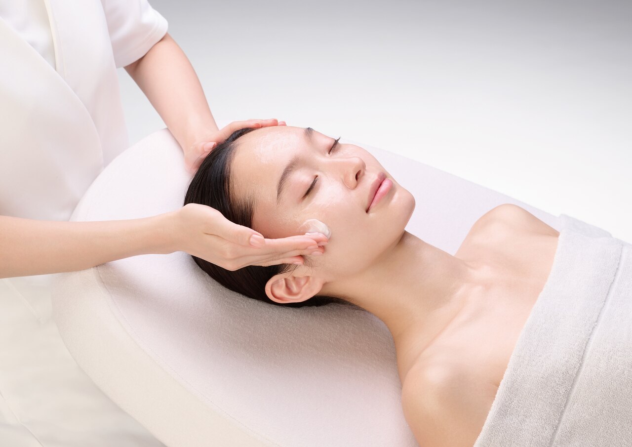 【繰り返すニキビケア】AI肌分析ニキビケアフェイシャル60分 \7,480