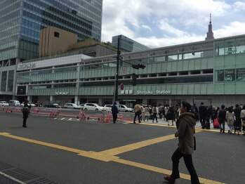 アイラッシュサロン セリナ 新宿南口店/道順　1