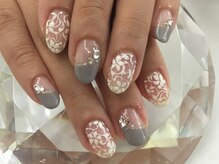 ラリュールネイル(L'Allure nail)/白花レース×グレーネイル￥8200