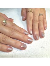 ドットビー(.Bee)/