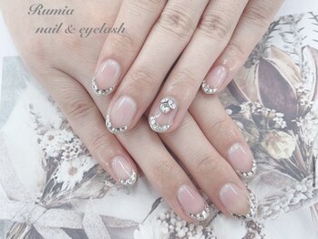 ルミア(Rumia)/Vカットブライダルネイル