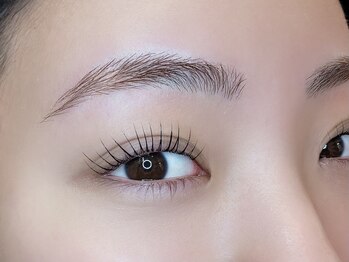 アイラブ(eye love)の写真/まつげパーマ×美眉のセット。眉まで整えて、目元の印象をもっと美しく。大人の似合わせアイブロウ。