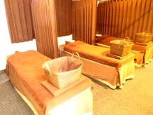 爽健館/ブラウンで統一された店内