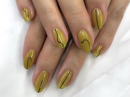クリア感のあるマスタードカラー