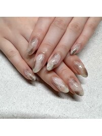 透明感のあるニュアンスネイル