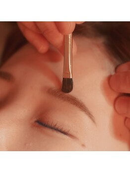 ナタリー(Natalie)/眉毛にお悩みの方お任せください