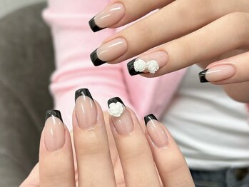 ブラソンネイル(Blossom nail)/クラシカルで上品