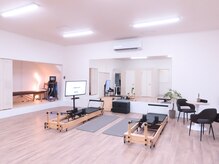 リュクス ミアーレ(Luxe Miare)の雰囲気(リフォーマー2台完備ピラティス空間)