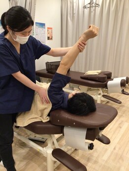 くまのみ整骨院 北浦和駅前院/肩の可動域を広げます！