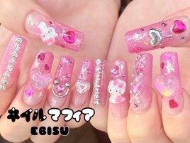 キラキラピンクネイル