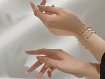 ルブリー 代官山店(Roovely)の写真/【ジェルネイルお休みの方】爪のフォルムを美しく整え＆丁寧なハンドケアで、大人女性の美しい手・指先に◎