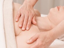 コノハナ(conohana)の雰囲気（デコルテマッサージで胸が開くと呼吸が深くなり姿勢が整います）