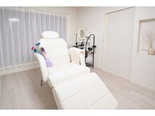 ラッシュアップ(LshUp)の雰囲気(気負わず過ごせる、シンプルで落ち着いた施術スペースです。)