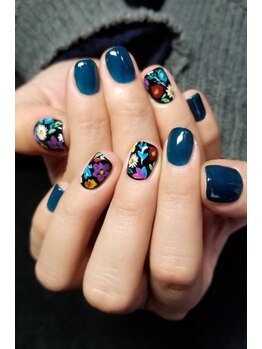 スワッグ(SWAG)/甘すぎない花柄ネイル