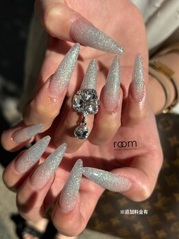 ルーム ビューティーラボラトリーズ(room beauty laboratories)/ロングネイル×ビジュー揺れ