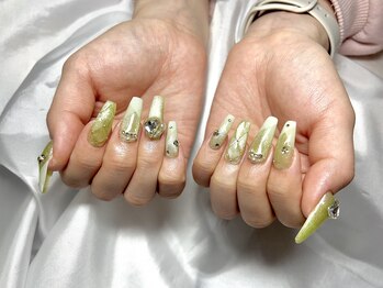 ヤシネイル(Yashi Nail)/ゴージャス持込 推しnail 緑