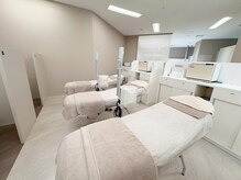 シーボン 名古屋スパイラルタワーズ店の雰囲気（明るく広々とした開放的なサロン空間。初めての方も通いやすい）
