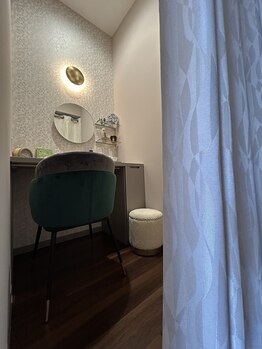 アジュガ(Ajuga)/メイクルーム