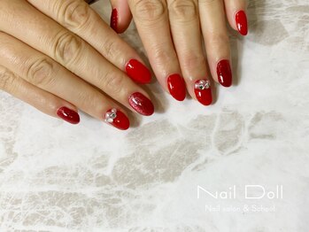 ネイルドール(Nail Doll)/赤ワンカラーでストーンネイル