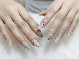 大人可愛いドットにクロムネイル