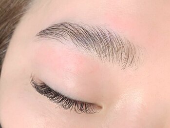 ブラウ(BLAU)の写真/第一印象は眉で決まる！美眉アイブロウワックスで余分な毛を整え、骨格に合わせた美しい眉毛で垢抜け感◎