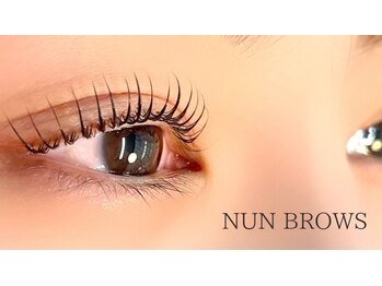 ヌン ブロウ 新潟店(NUN BROWS)の写真/新潟で韓国アイドル風束感まつ毛になりたい方におすすめ＊美容液ケア付き韓国まつ毛パーマorパリジェンヌ◎