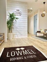 ローメル 表参道 外苑前(LOWMEL)/外扉を開けて正面(１階受付)