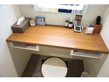 オッフェン アイブロウ アイラッシュ ネイル(offen)/広々としたメイクルーム