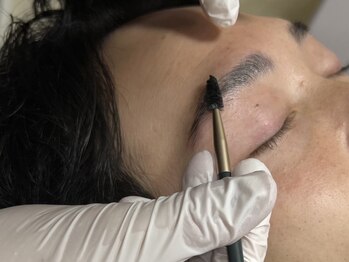 メンズ眉毛サロン メンズリバース横浜店【2/8 NEW OPEN(予定)】の写真/【REVERSEブロウリフト+全顔髭脱毛セット¥6980】当店人気コースと髭脱毛がセットでお得◎男性施術者対応