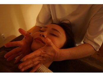 小顔・ドライヘッドスパ専門店 隠れ家cuco【クコ】/ヘッドスパ/マッサージの様子