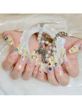 ルシ ネイル 新大久保(LUCI NAIL)の写真/【パラジェルフィルインで爪にも優しく◎】大人気パーツを豊富にご用意！カラー豊富な水光マグネットも♪