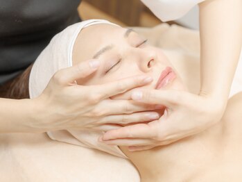 クリスタルボウ(Crystal BEAU)/フェイシャルマッサージ