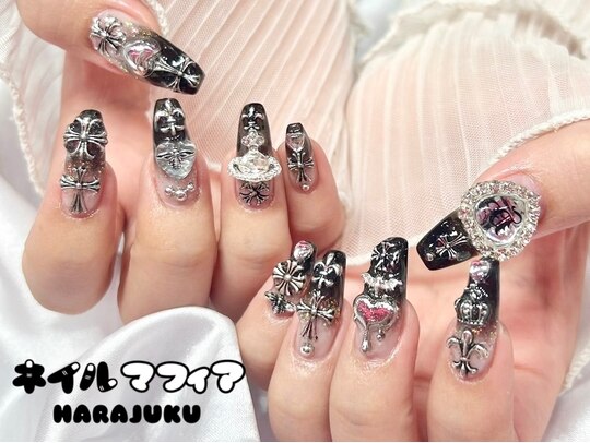 2025年春トレンド】シルバーパーツのネイルデザイン集｜人気順  