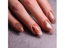 フラワーネイルは春以外に、成人式や結婚式に人気！