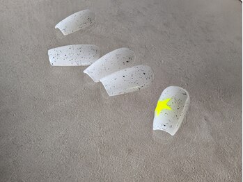 エスキース ネイルスタジオ(esquisse nail studio)の写真/初めての方も安心◎短い爪や噛み癖のある爪でも、指先をいたわりながら美しく仕上げます